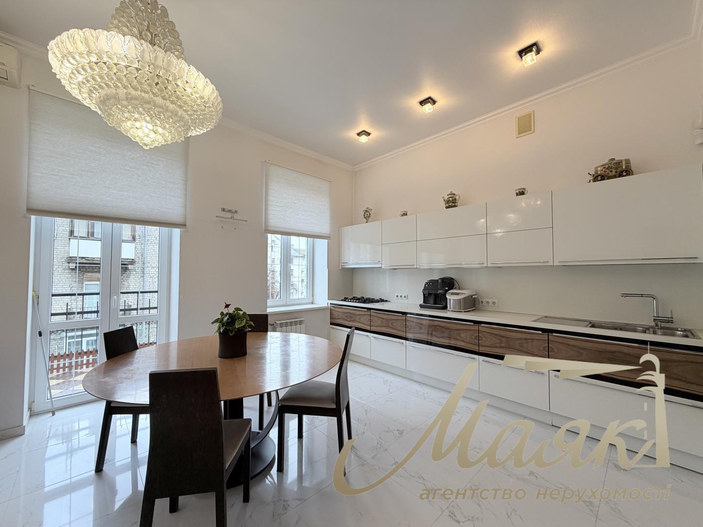 Оренда 4х-кімнатної квартири 200 м² у самому серці Києва - вул. Рейтарська, 5, Шевченківський район.