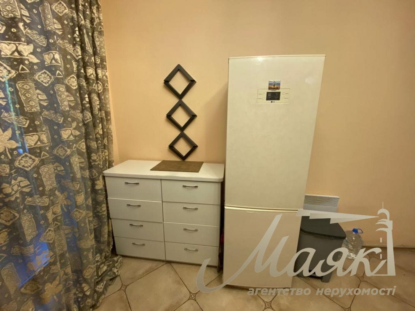 Оренда 3-поверхового будинку (250 м²) у Лесниках