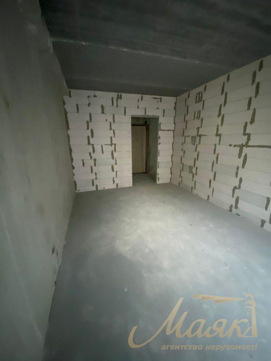 Sale of 2-room apartment in the New England residential complex by assignment, Maksimovicha St.