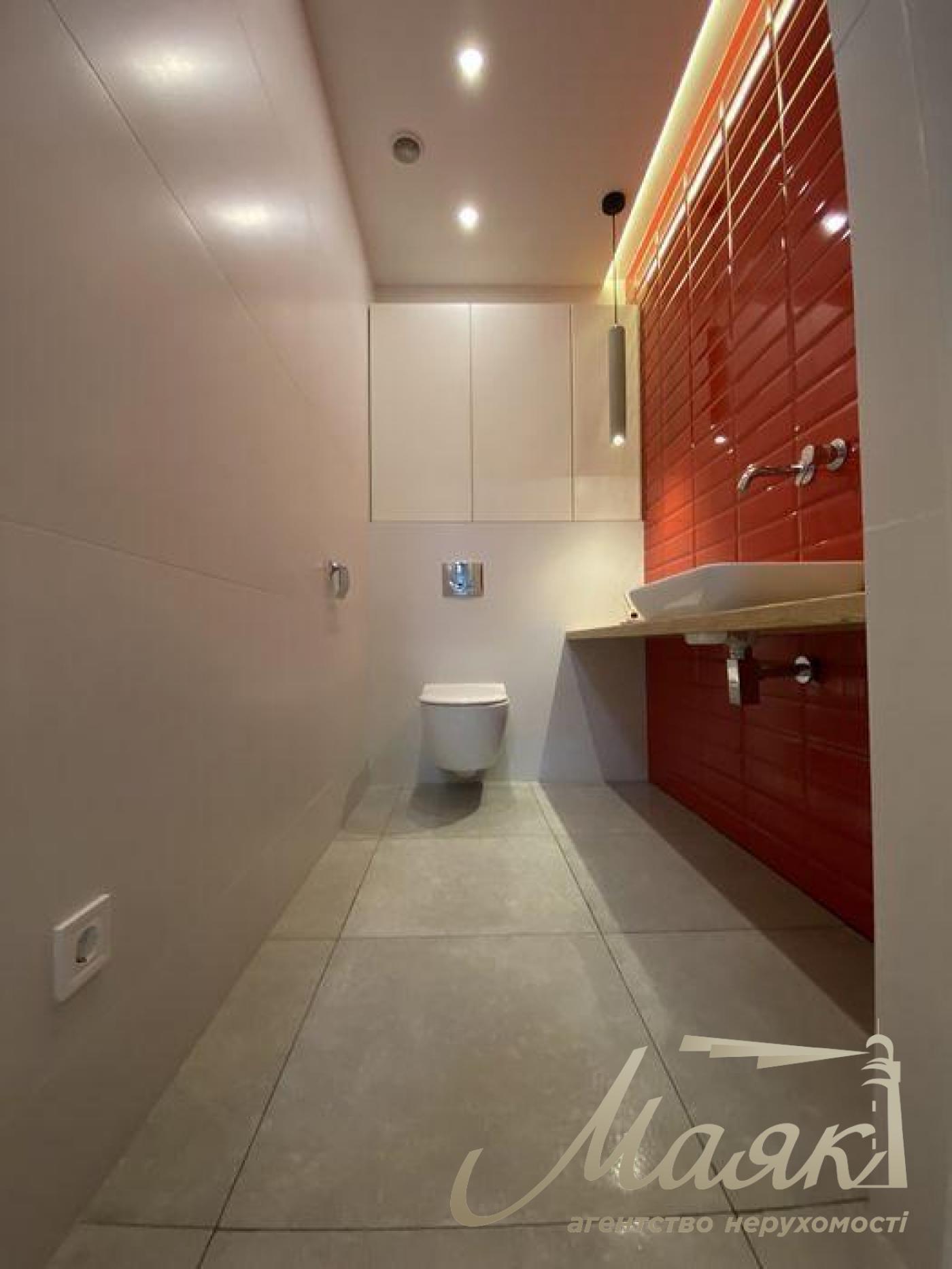 Sale of facade premises (80m2) in the residential complex Soho Residence