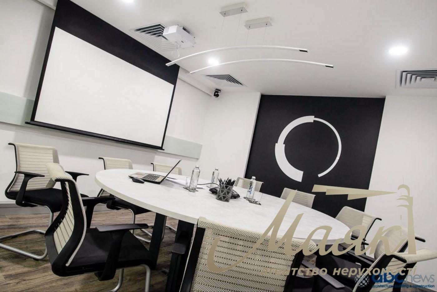 Аренда офиса 860 м.кв. пл.Спортивная, Печерск