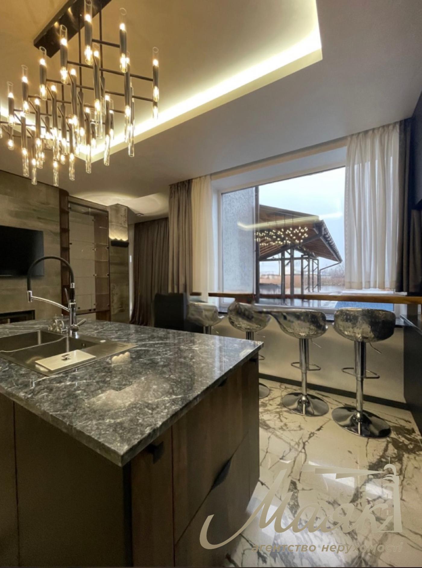 Продажа дома 400м2 в с.Плюты