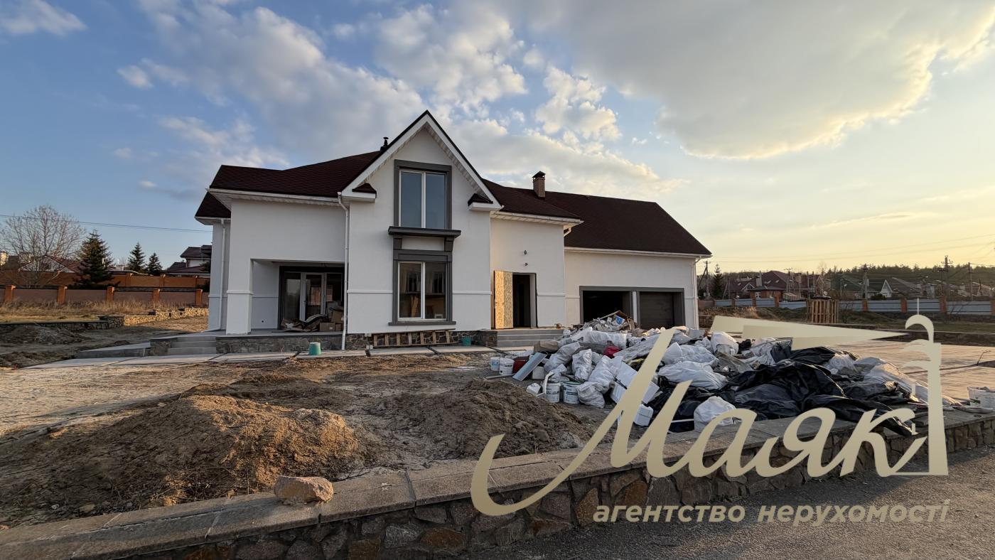 Продаж будинку 326м2 у закритому КМ в Іванковичах