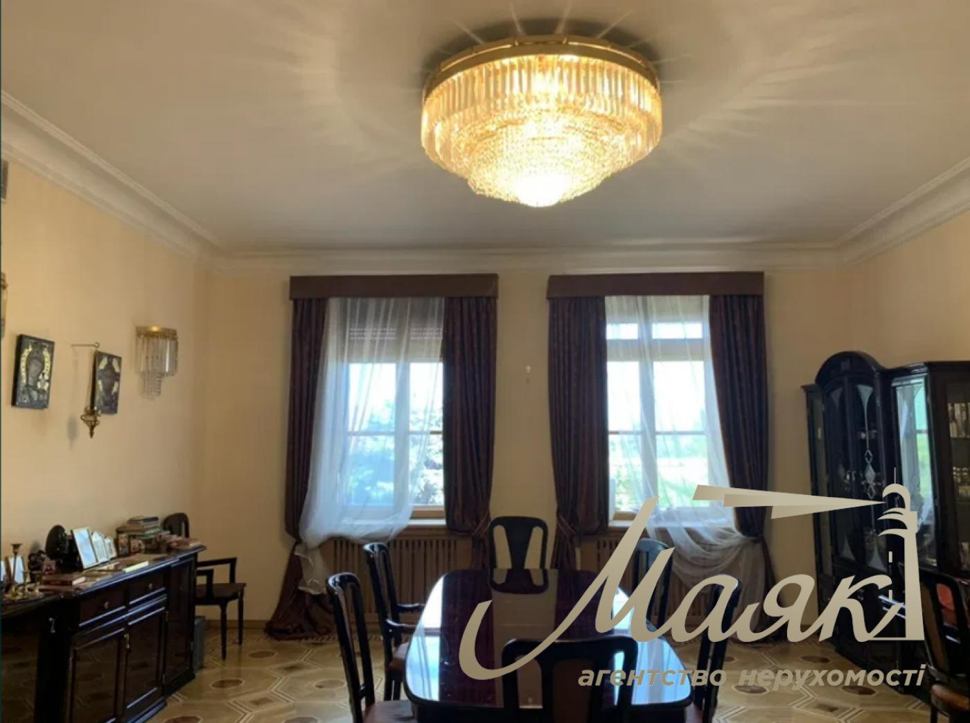 Продажа дома 800кв.м возле  Площади Шевченка