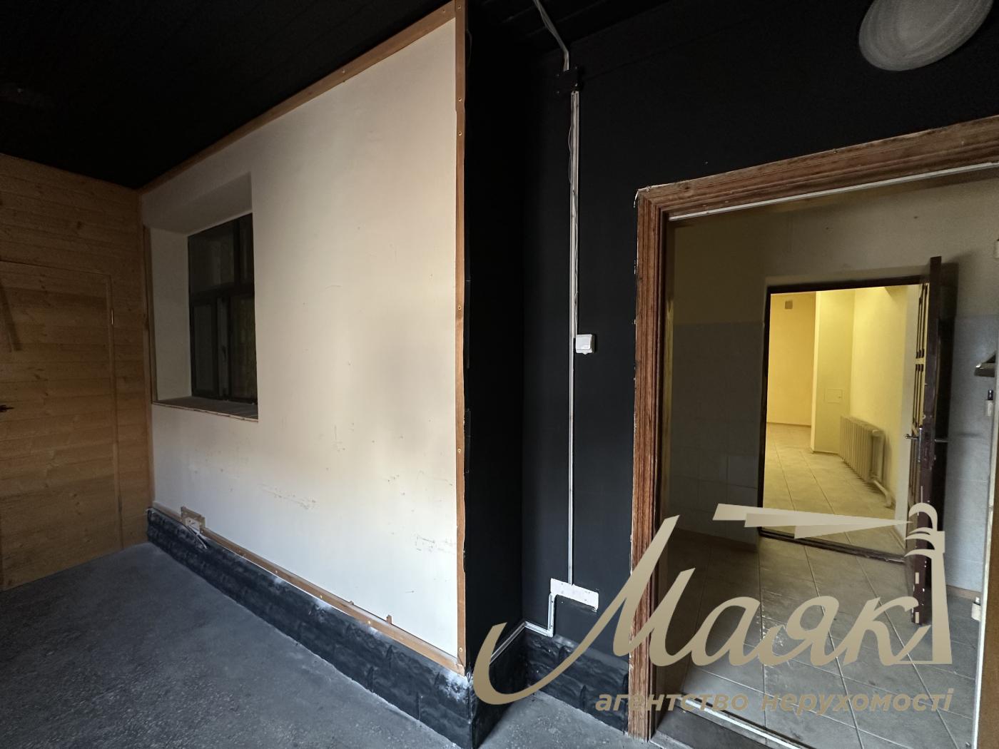 Rent a facade premises 201m2, Ivasiuk Ave, Obolonska Embankment