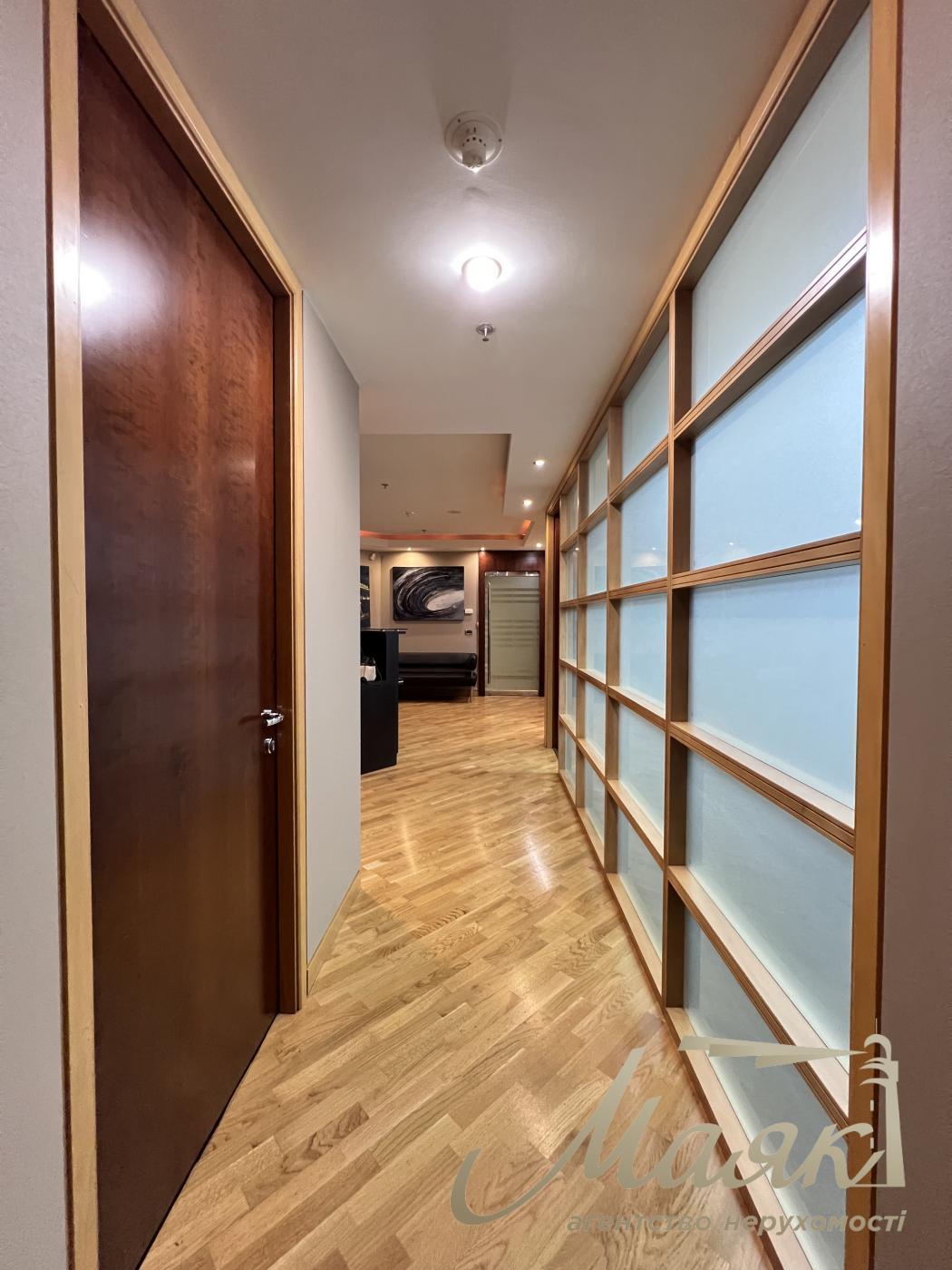 Оренда офісу 77 кв.м в БЦ Леонардо по вул. Богдана Хмельницького 52/17