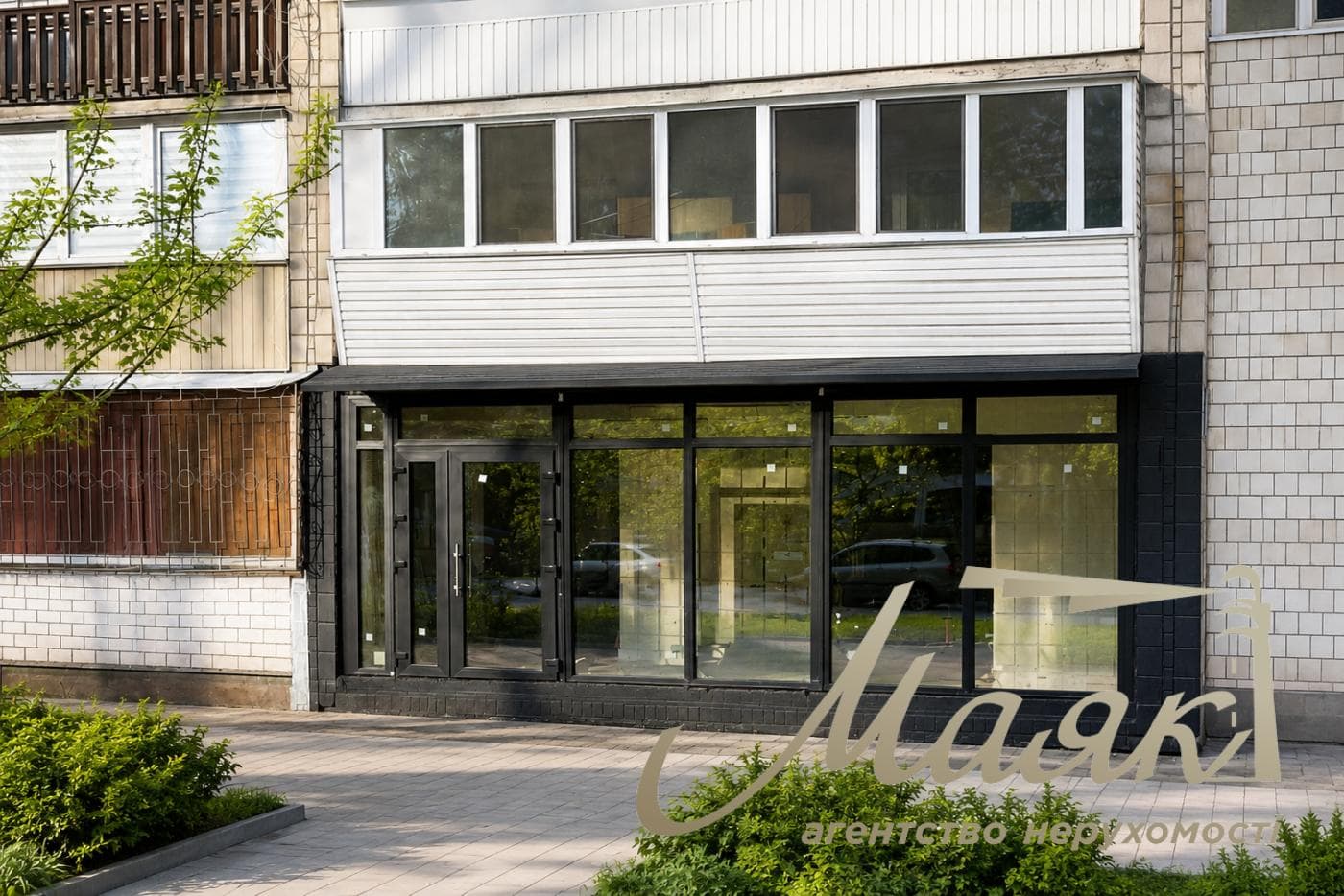 Продажа фасадного помещения 47,5 м.кв. Севастопольская площадь