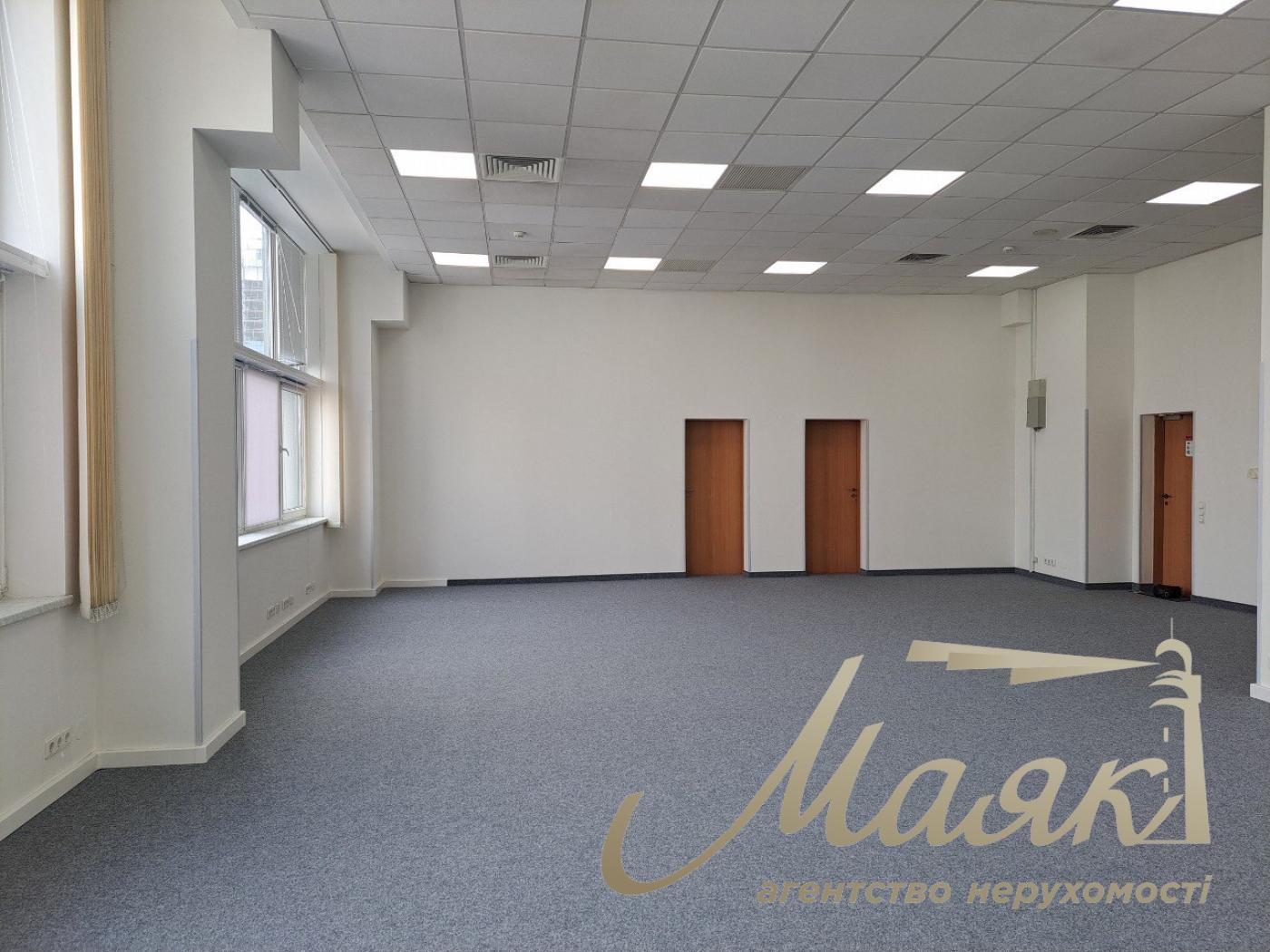 Аренда офисного помещения 184м2 возле м. Политехнический институт
