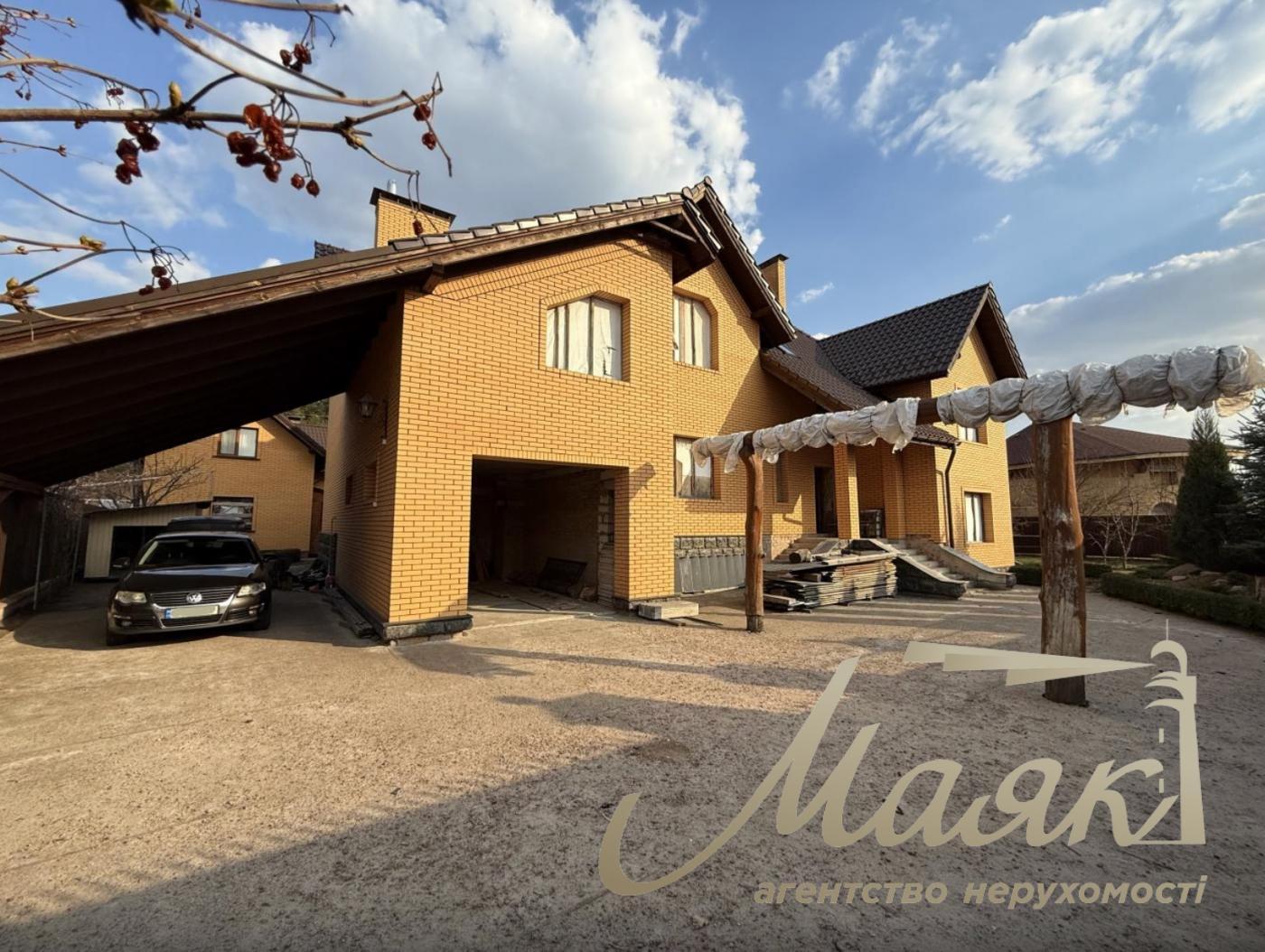 Продажа 2х-этажного дома 357.39м2 в с.Погребы, Броварский район.