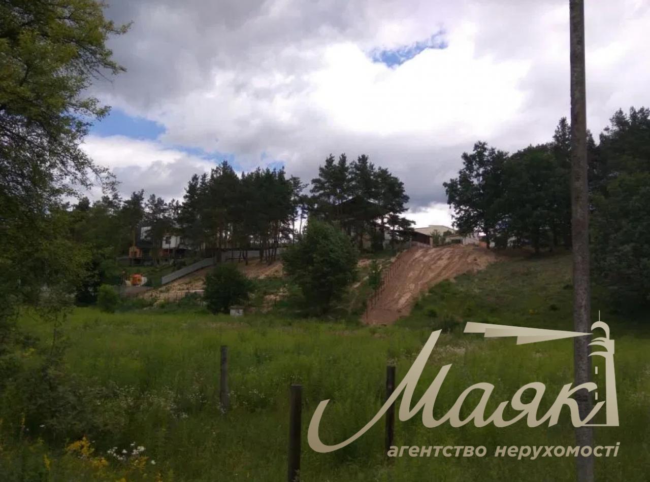 Sale of a plot in the village of Lesniki, 40 acres. 15 minutes from Pechersk