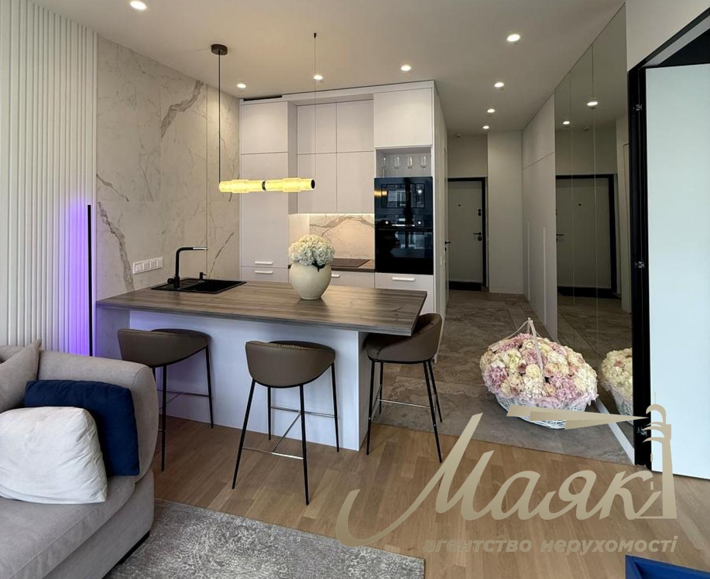 Аренда стильной евро-двушки в клубном доме «Новопечерские Липки» (52 м²) Андрея Верхогляда ул. (Михайла Драгомирова), 11-Б, Печерск