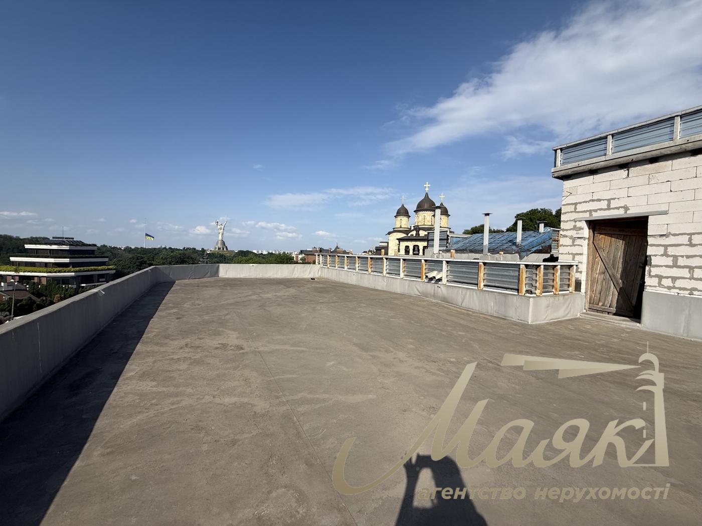 Продаж цілої будівлі в самому центрі Києва вул. Мічуріна, Звіринець, Київ біля IQ Бізнес центру