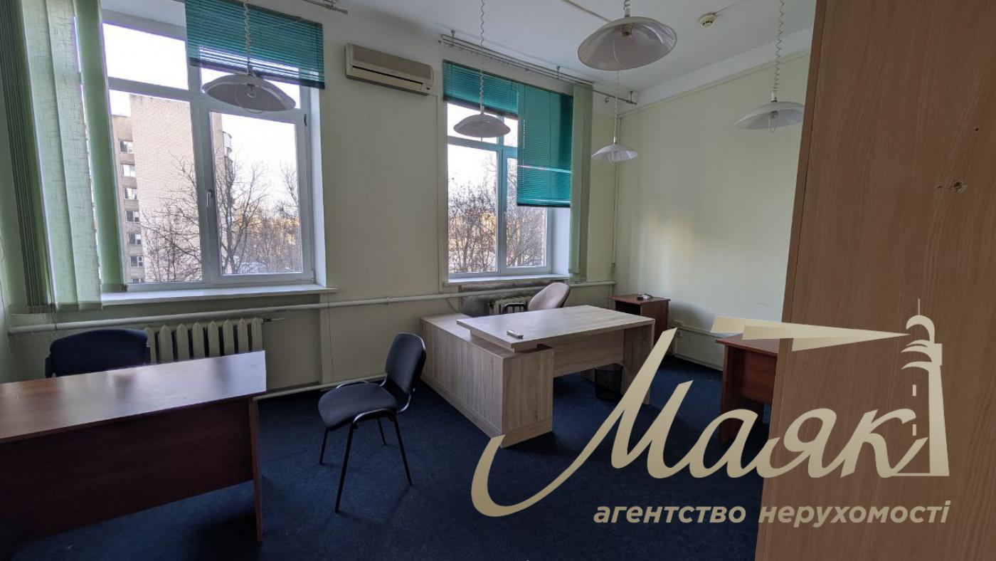 Продаж офісних приміщень 974м2 у центрі Печерська вул. Євгена Коновальця, 31