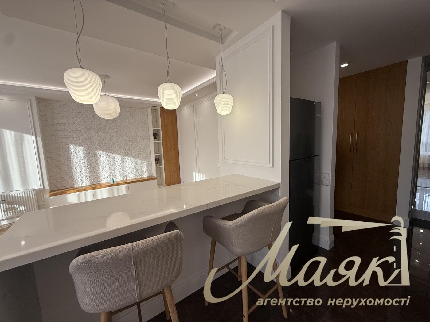 Продаж нової дизайнерської 2-кімнатної квартири площею 86 м², «Поділ Плаза & Резиденс»