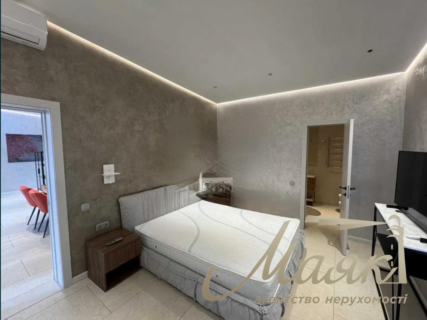 Оренда шикарного сучасного будинку 160 м² у Романкові | Закрита територія