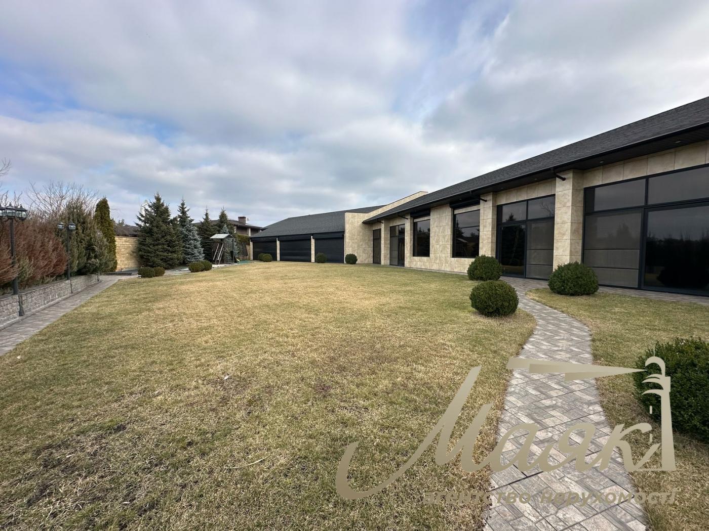 For sale one-storey cottage with access to the lake in the cottage town in the village of New Bezradichi, Obukhiv district.