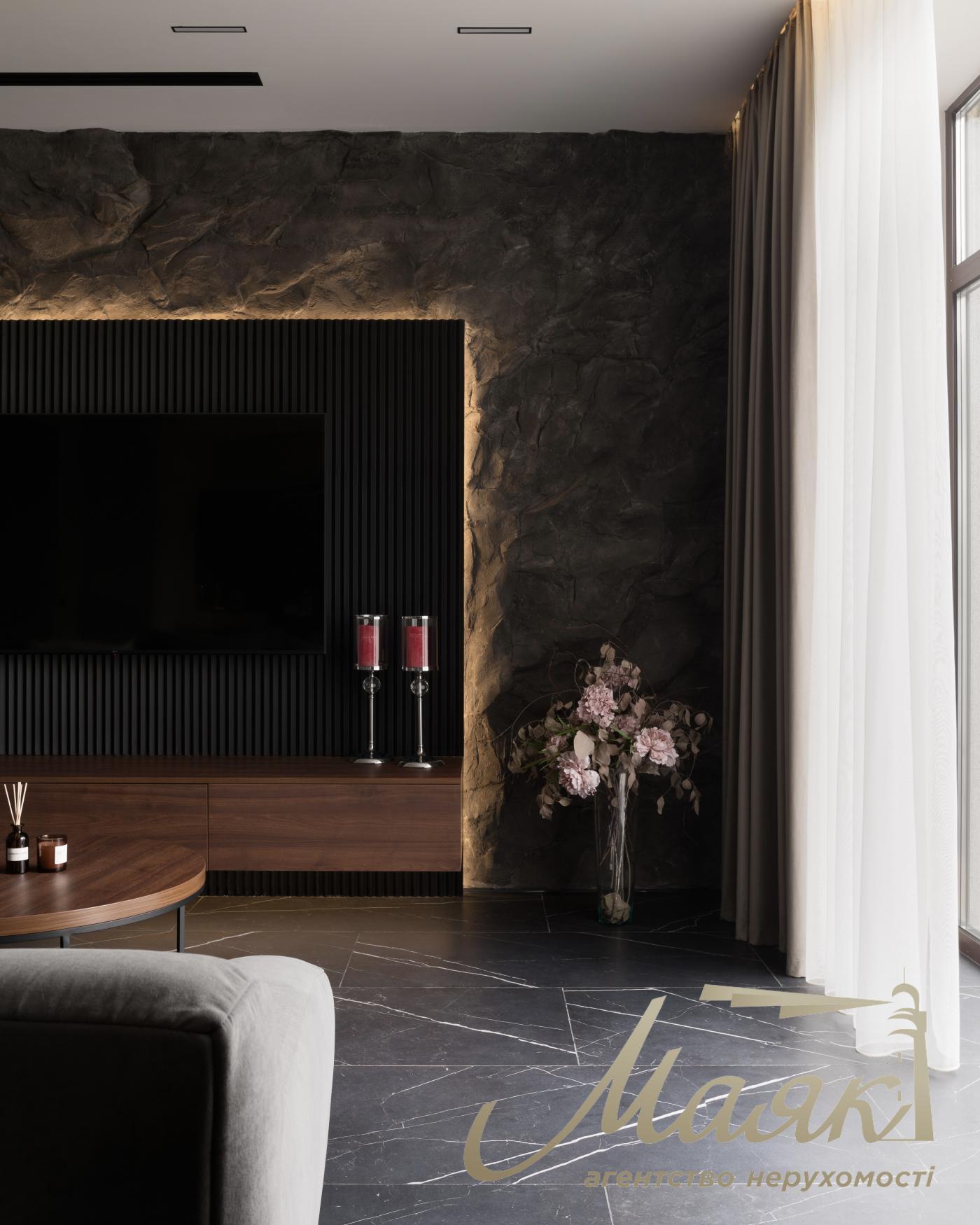 Sale of 2-storey townhouse 296m2, (3.5 hundredths) Kozin