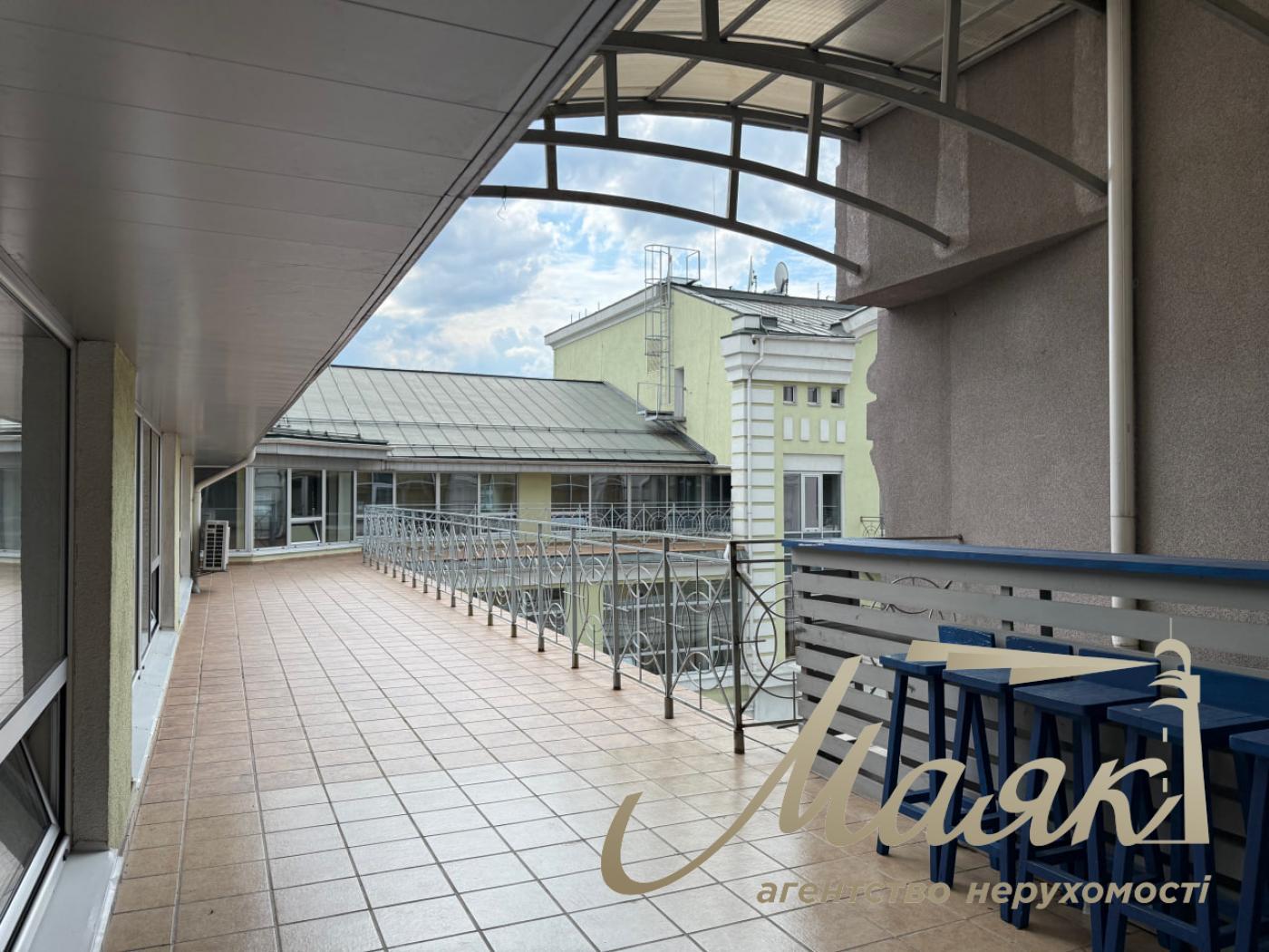 Оренда офісу 944 м2 у БЦ з ремонтом, терасою Олімпійська