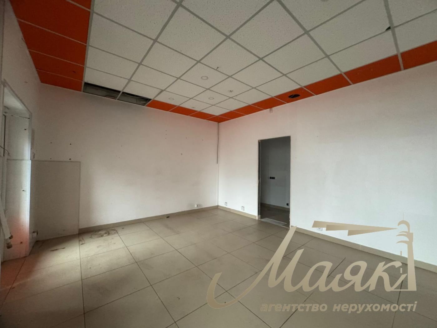 Rent a facade premise 81,7 m in Residential Complex "Seven" with renovation