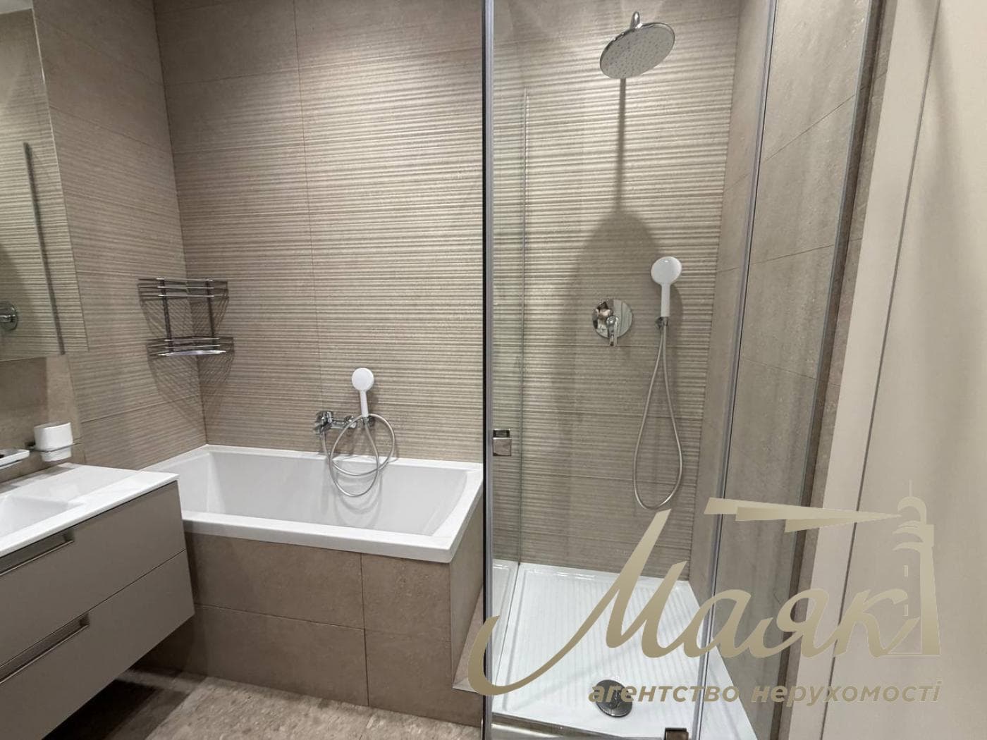 Оренда 2-кімнатної квартири з терасою у ЖК Atlantic Residences, вул. Антоновича, 118. Палац України, Центр.
