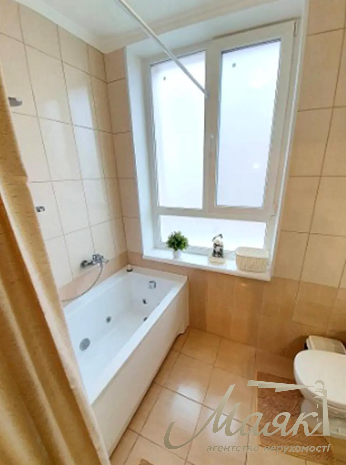 Rent 3-room apartment, Sofievskaya street1, Independence Maidan,