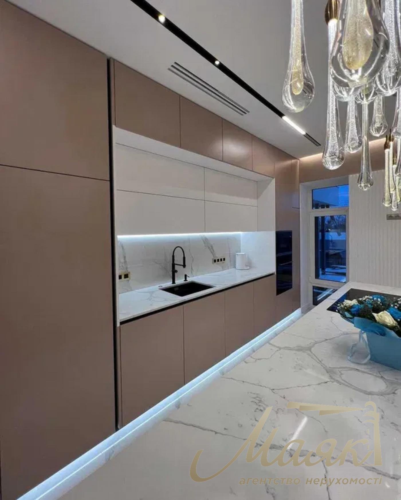 For sale luxury house with swimming pool and modern renovation, located in a closed cottage town in the elite suburbs of Kiev