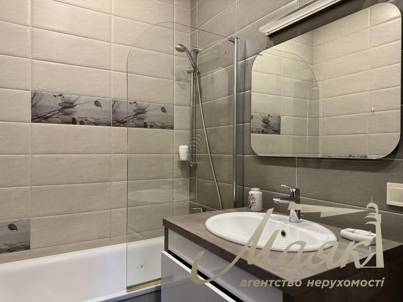 Rent 1-bedroom apartment 55 m² in LCD "Novopecherskie Lipki" str. Dragomirova, 20, 11th floor, Pechersk district, Kiev.