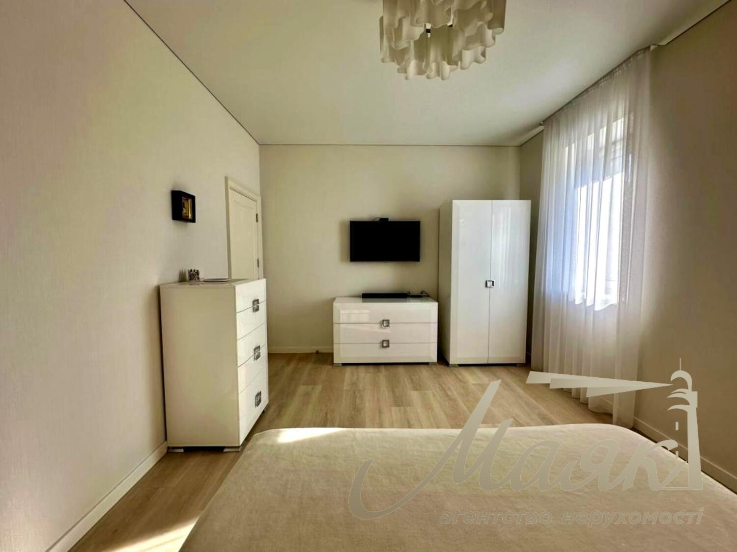 Оренда сучасного автономного будинку 380м2 в с. Підгірці, Обухівський район