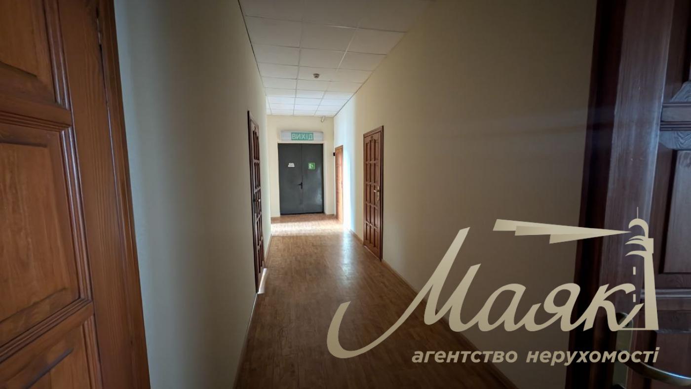 Продаж офісних приміщень 974м2 у центрі Печерська вул. Євгена Коновальця, 31