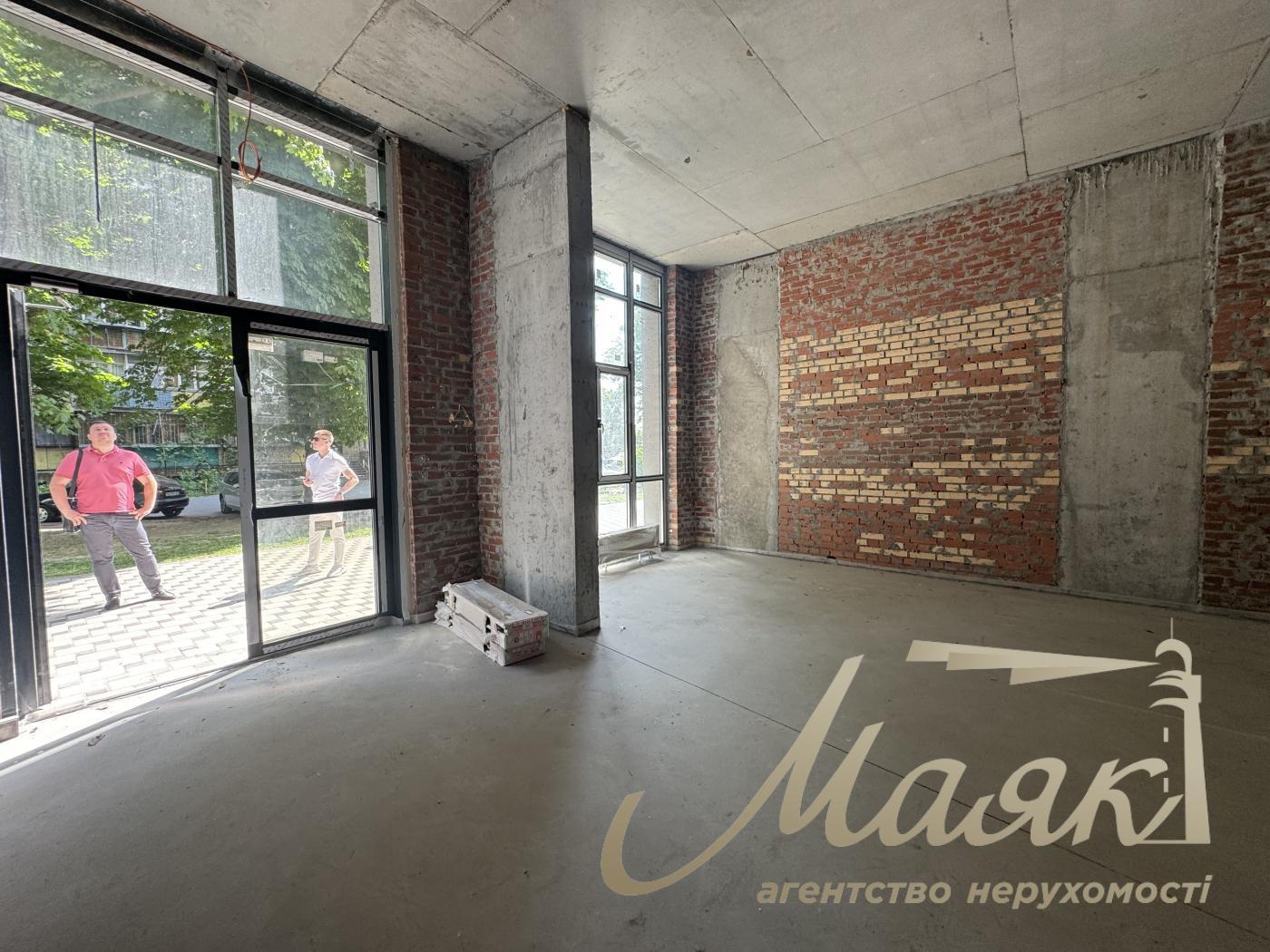 Rent of façade premises 518.3 m² in the residential complex "Suchasny Kvartal", Otradny, Solomyansky district.