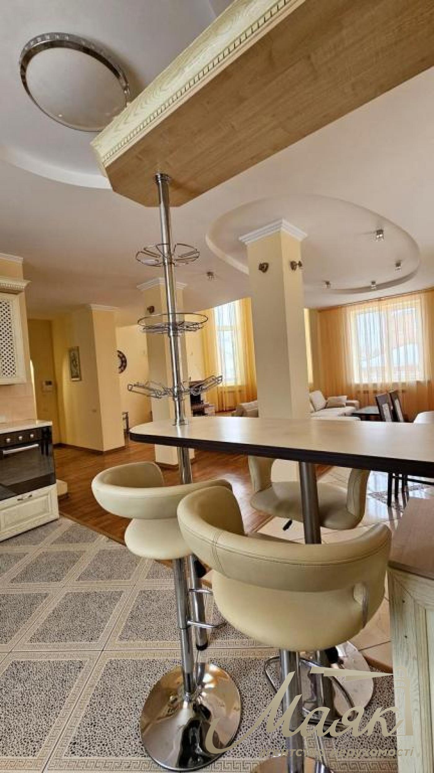 Продаж 2-поверхового будинку 220м2 з ремонтом і меблями в Гатному