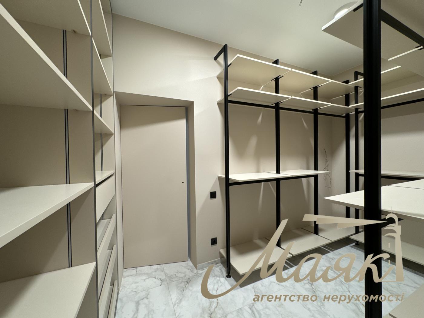 Продажа дома 286 м2  в с.Ходосовка КГ ВИТАГРАД