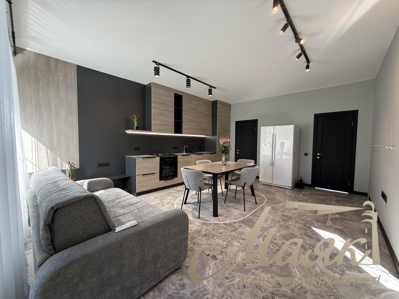 Оренда 3-поверхового таунхауса площею 220 м², Козин, КГ Montana Village