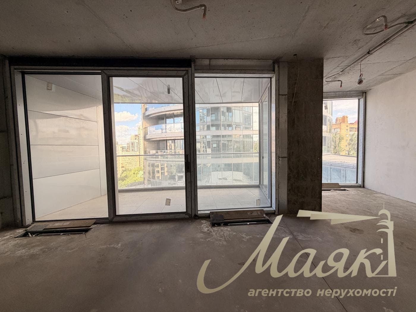 Commercial Space for Sale in the Taryan Towers Residential Complex, John Paul II Street