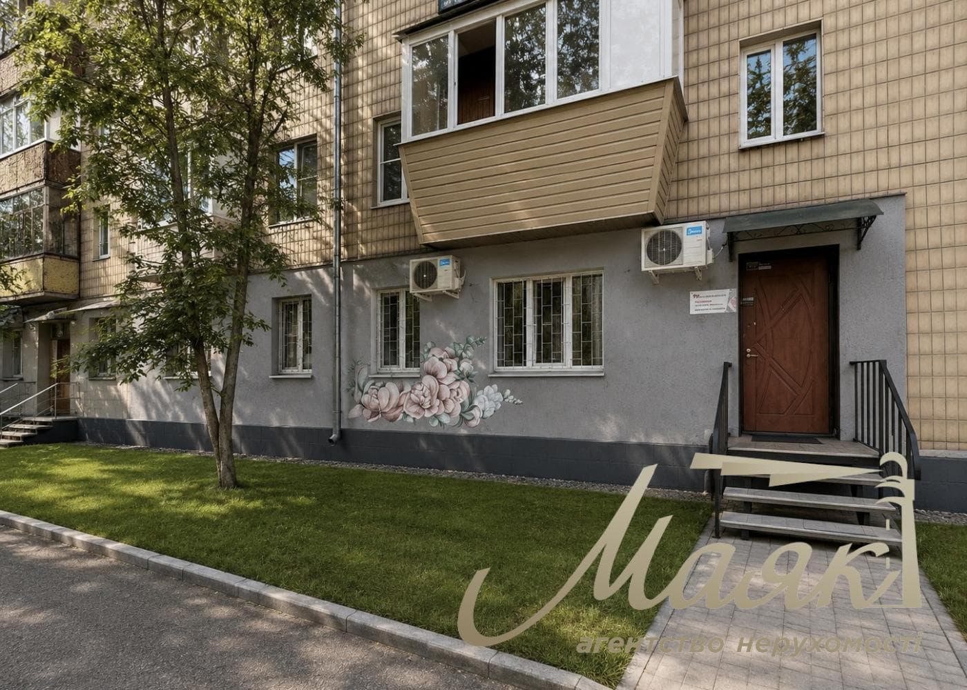Продаж фасадного комерційного приміщення 89м2 у прохідному та перспективному місці - поворот на ЖК "Комфорт Таун".