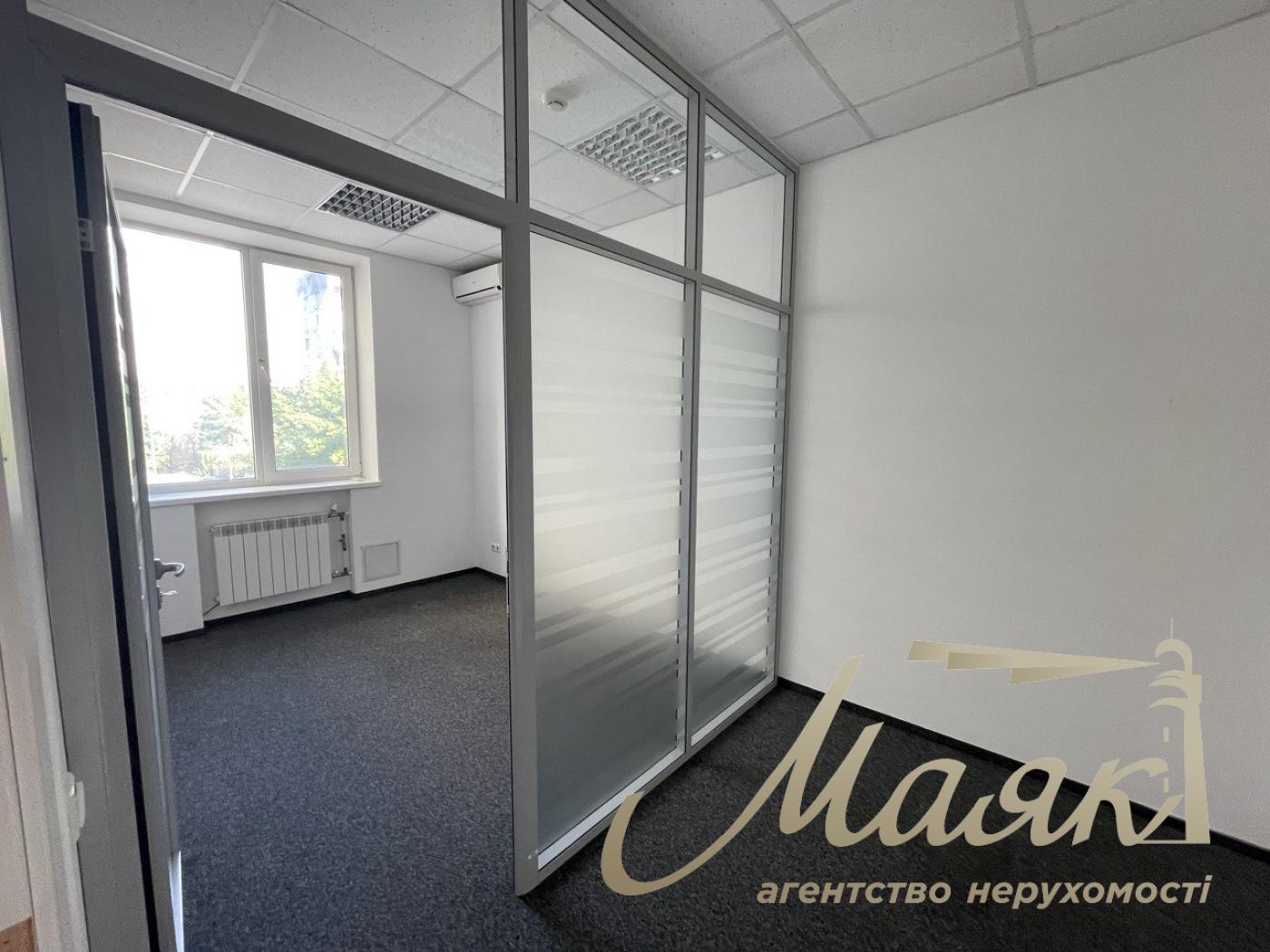 Office space for rent 150m2 in the center, Lvivska square
