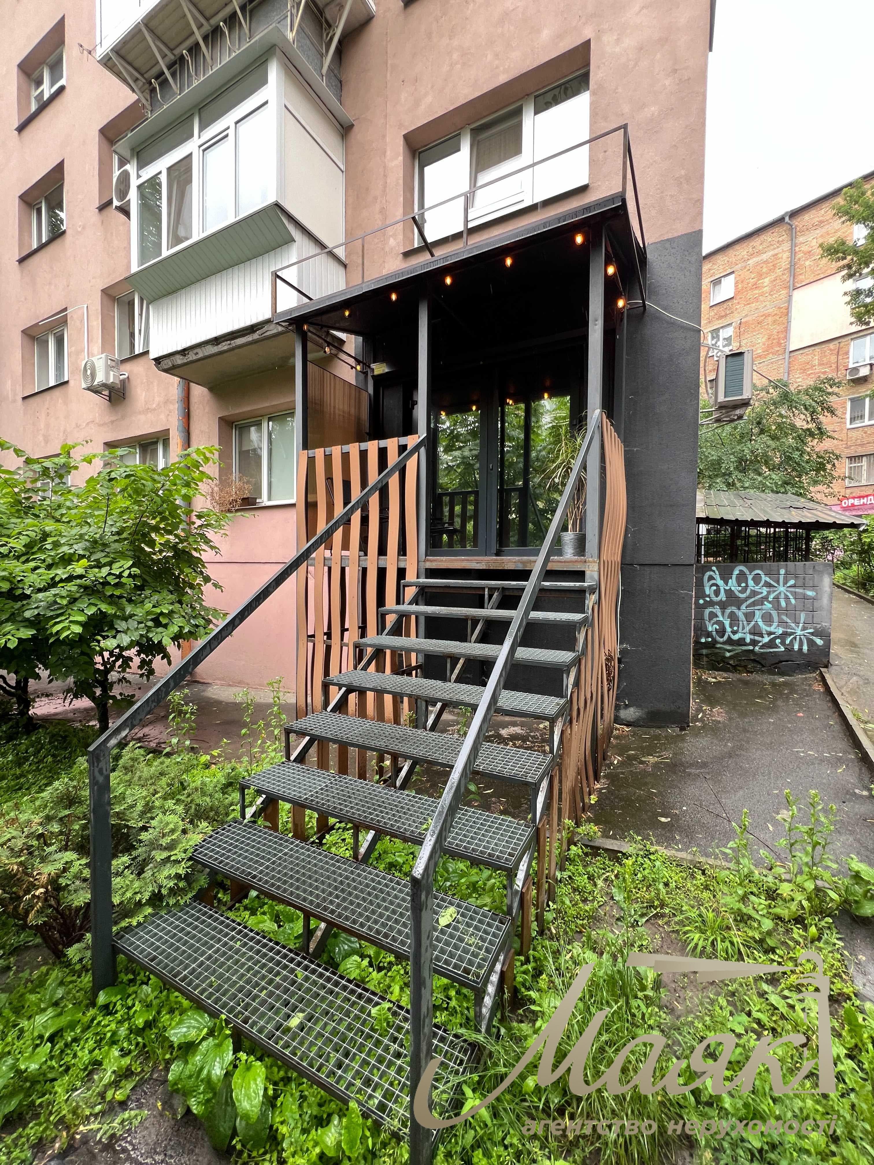 Продаж фасадного приміщення на Печерську, вул. Німанська, 4