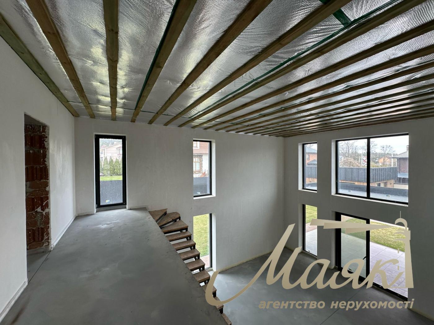 Продаж будинку в Ірпені, в закритому котеджному містечку Стоянка-2, з охороною і відеоспостереженням.