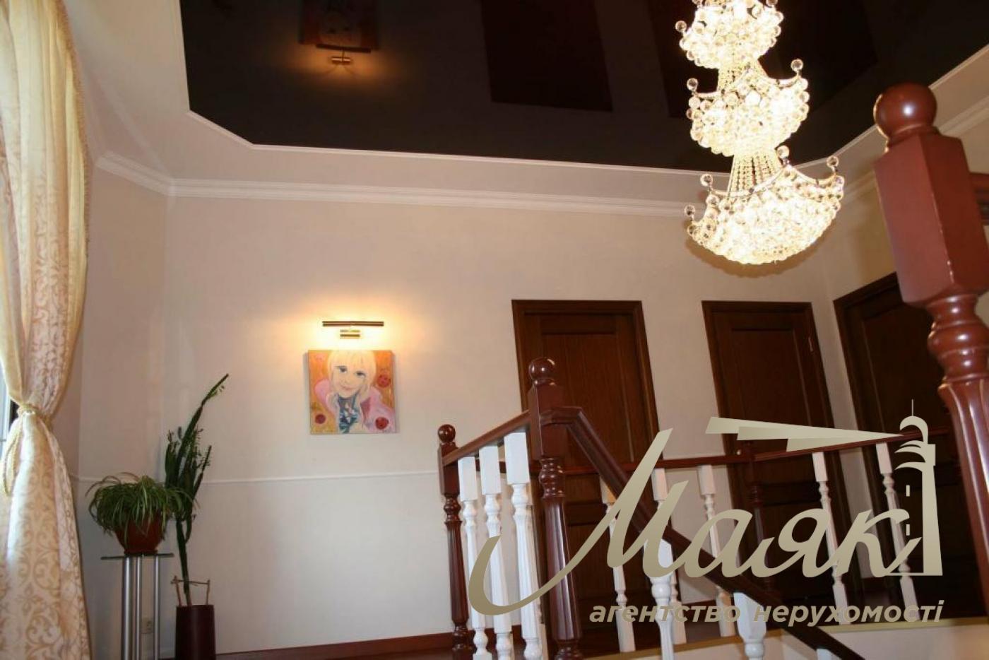 Sale of a 2-storey house 290m2 in the village of Novye Bezradichi