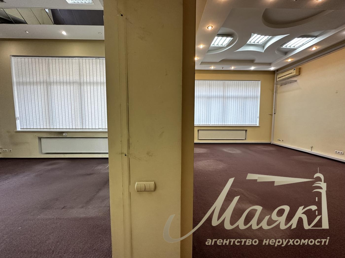 Продаж офісного приміщення в центрі вул. Тургенєвська, 28А-30А