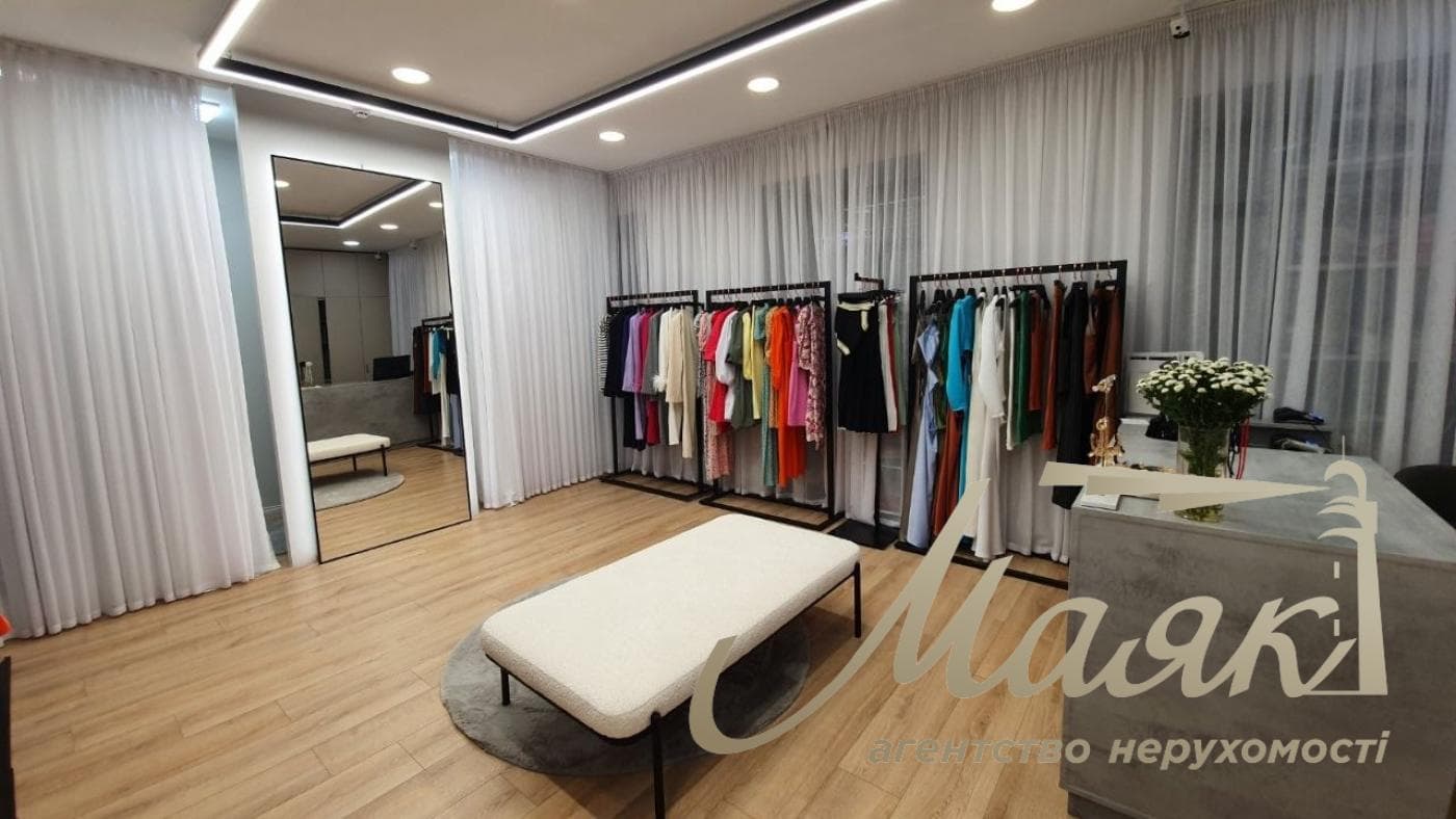 63 square meters of street-front space for rent on Pavlo Skoropadskyi Street (Lva Tolstogo Street), Downtown,