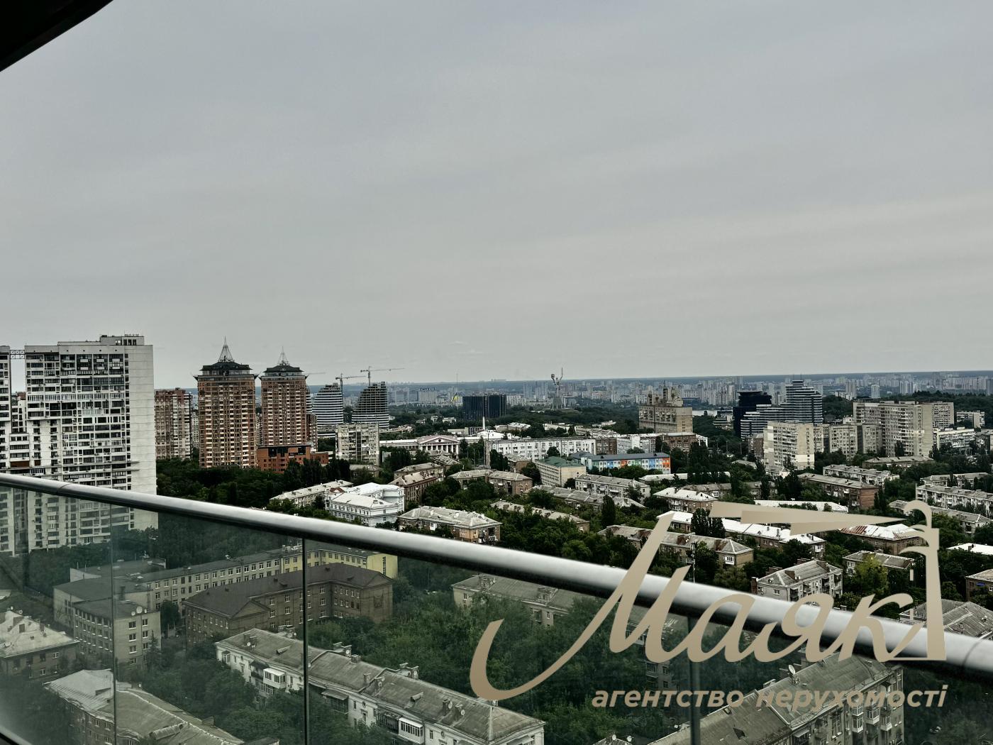 Продажа квартиры без ремонта 240 кв.м. в ЖК Taryan Towers