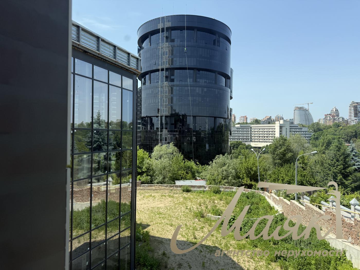 Продаж цілої будівлі в самому центрі Києва вул. Мічуріна, Звіринець, Київ біля IQ Бізнес центру