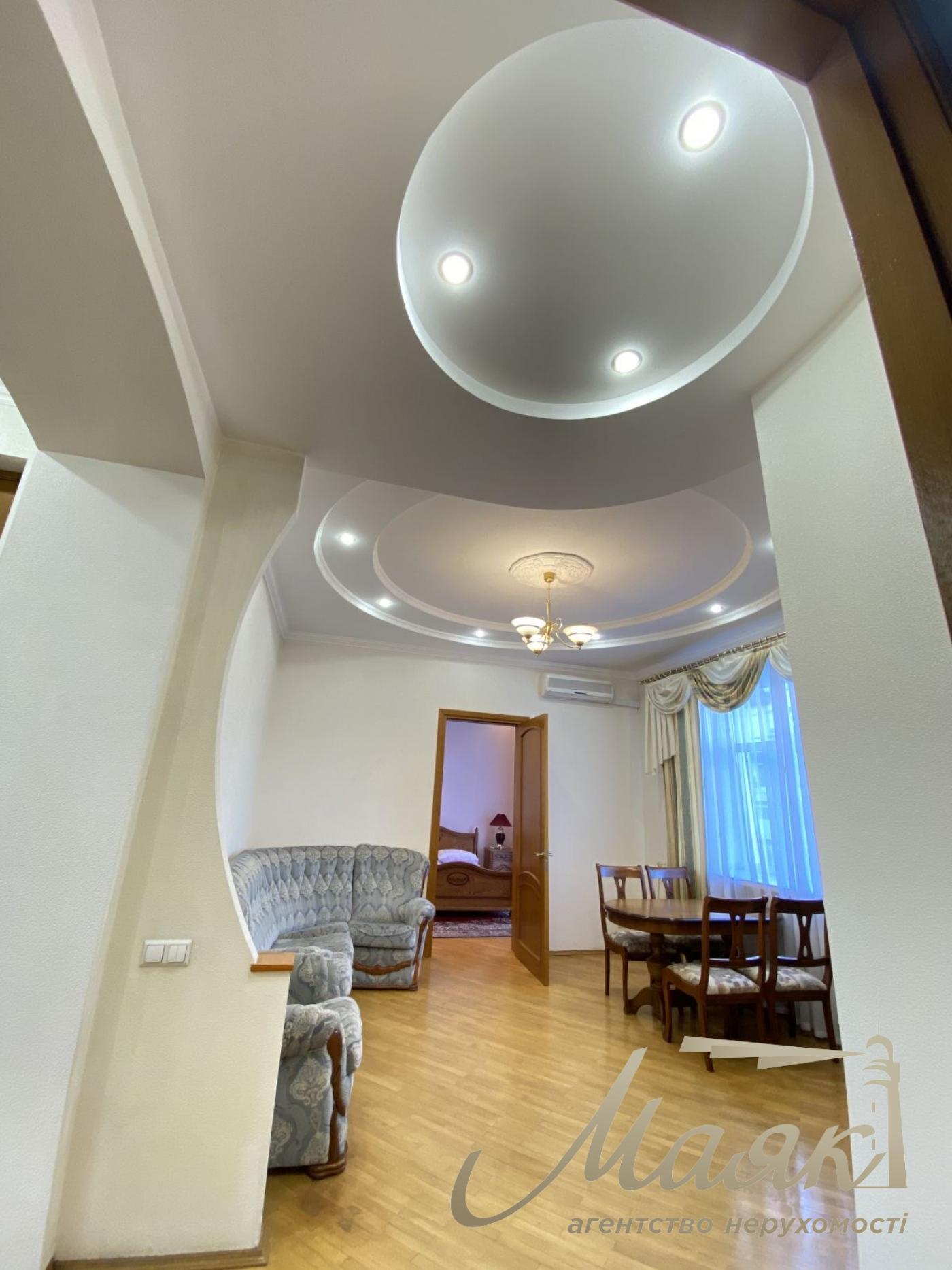 Аренда 3к. квартиры, ул. Антоновича (Горького), 4/6, Центр