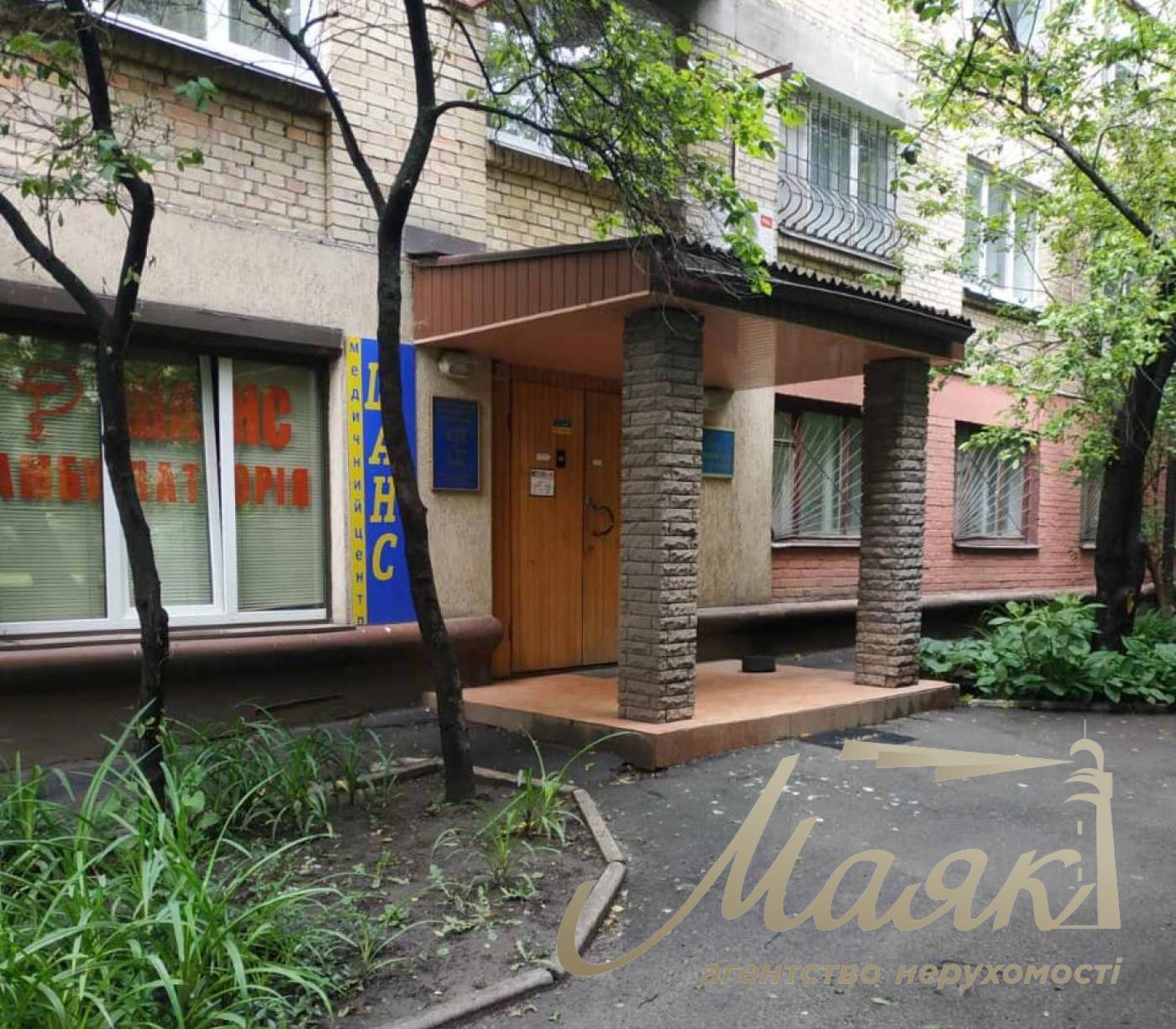 Оренда фасадного приміщення 134 м2 у Печерському районі, вул.Кіквідзе (Бойчука) 18А