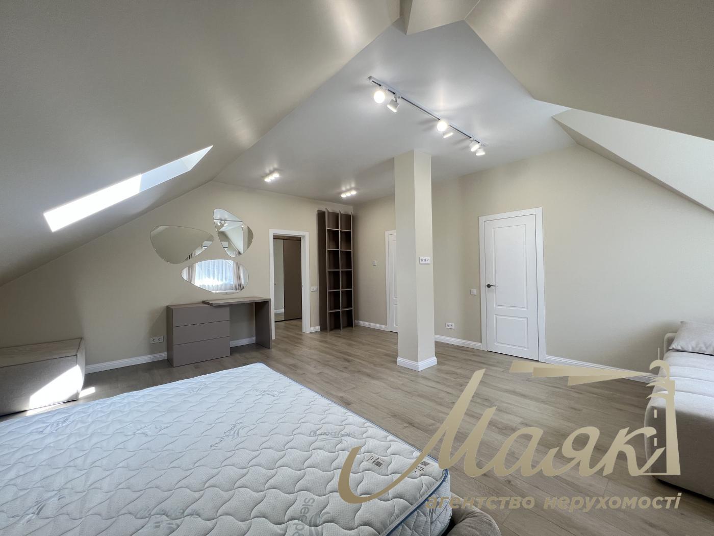 Rent 3-storey duplex 270m2, Kozin