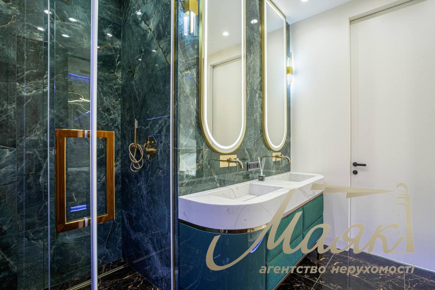 Продаж пентхауса 195 м² з терасою та дизайнерським ремонтом у ЖК Park Avenue VIP, Київ