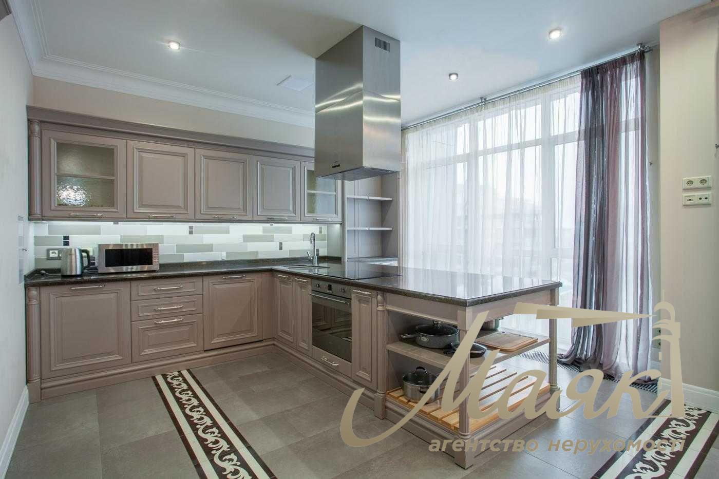 Rent apartment in LCD "Novopecherskie Lipki", 240 m², Verkhoglyada str., 4 rooms