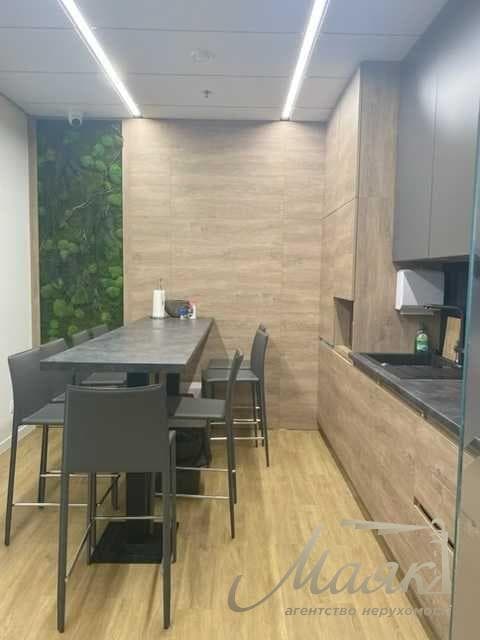 Оренда офісу площею 250 м² / Бізнес-центр «Самміт»