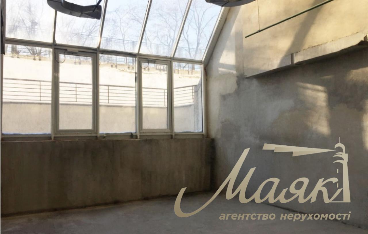 Продажа фасадного помещения 300м2 метро Печерская